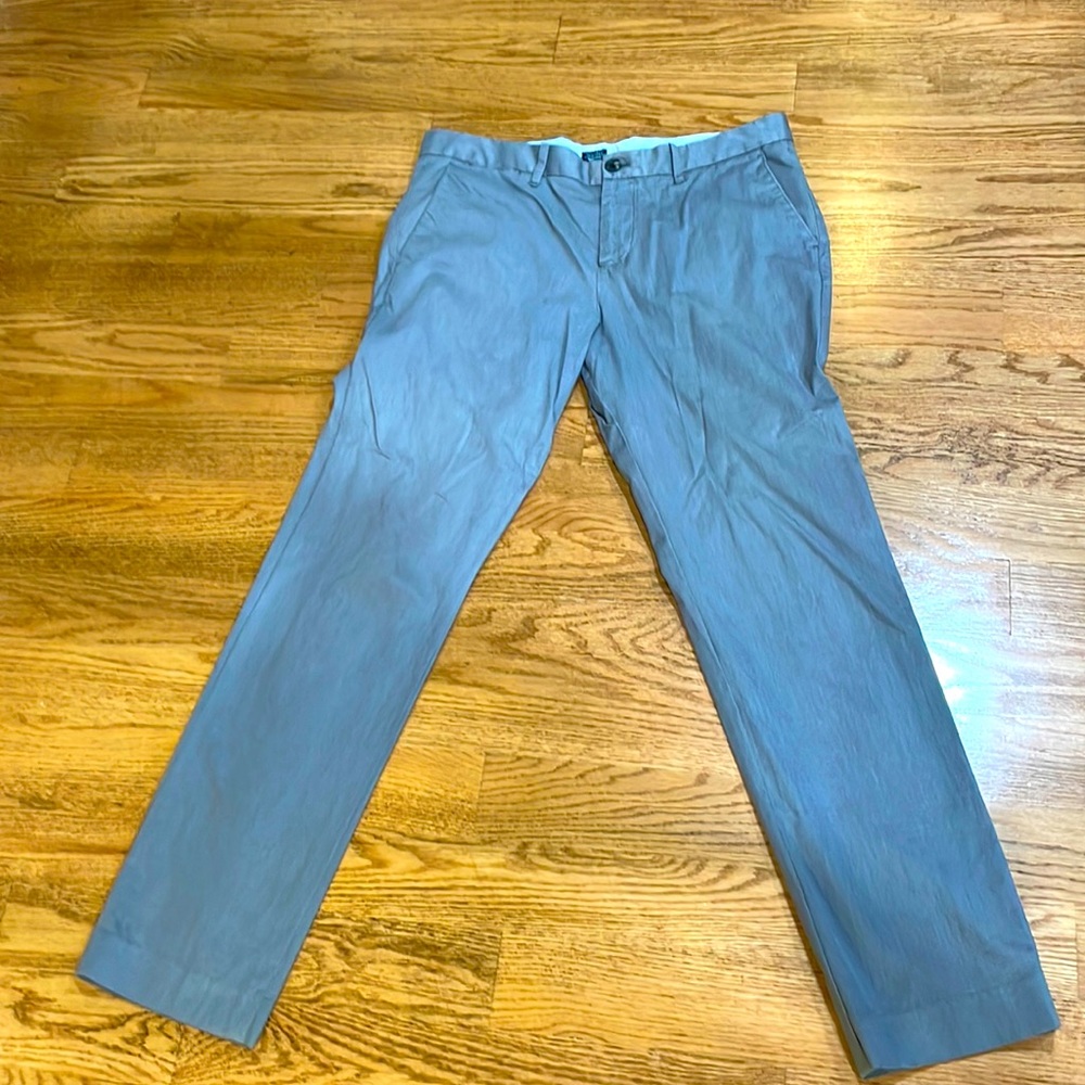 Mens Gap Khakis in grey. Subtle checks. 34 waist 32 length. Barely worn.